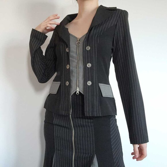 Vintage 90s black and grey gothic officecore striped blazer and skirt set - Picture 3 of 12